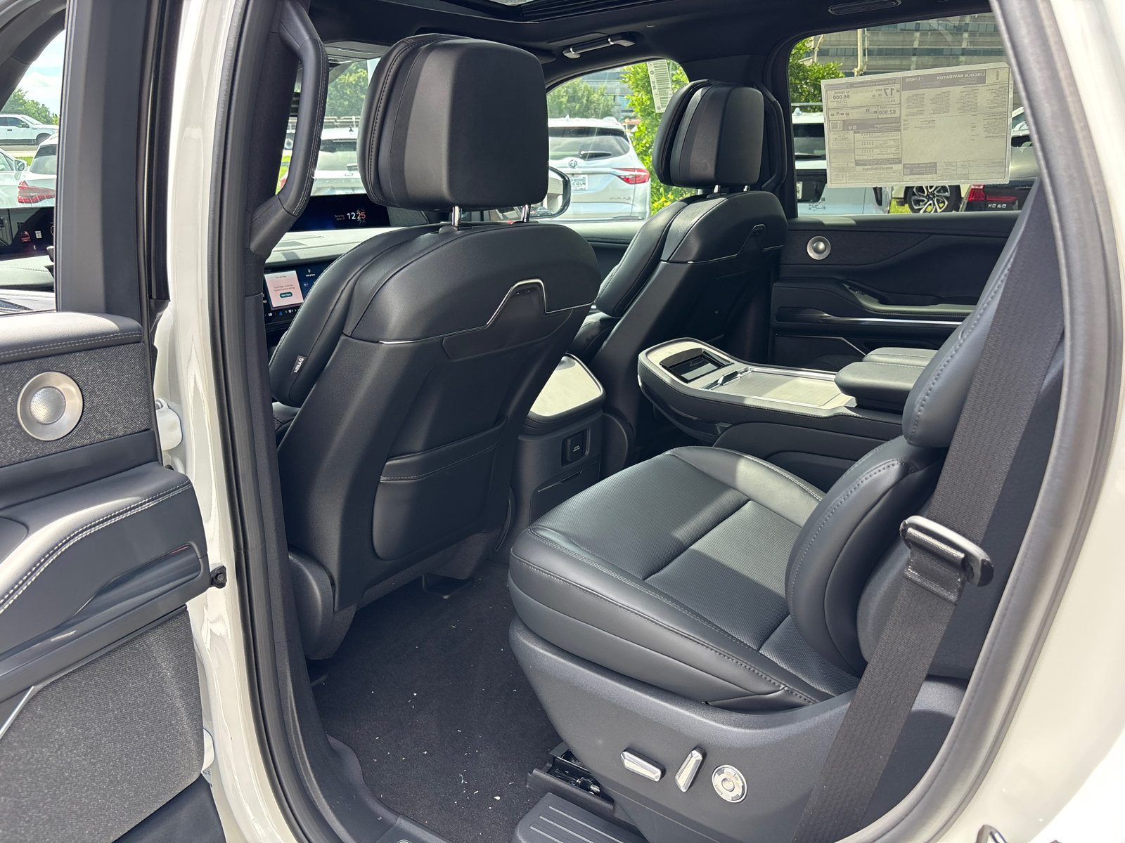 New 2026 Lincoln Navigator Reserve w/ Jet Appearance Package AWD/4WD image 27