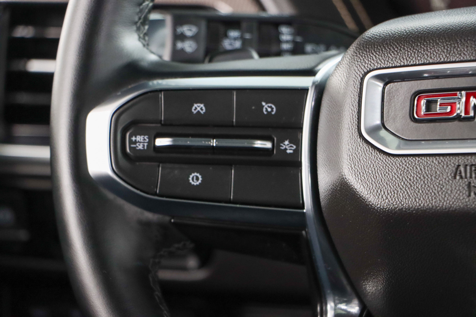 Used 2025 GMC Yukon XL Elevation w/ Elevation Premium Package image 14