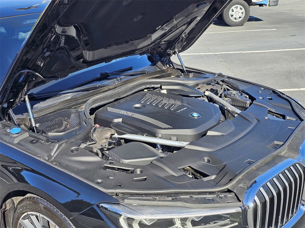 Used 2022 BMW 740i w/ M Sport Package image 27