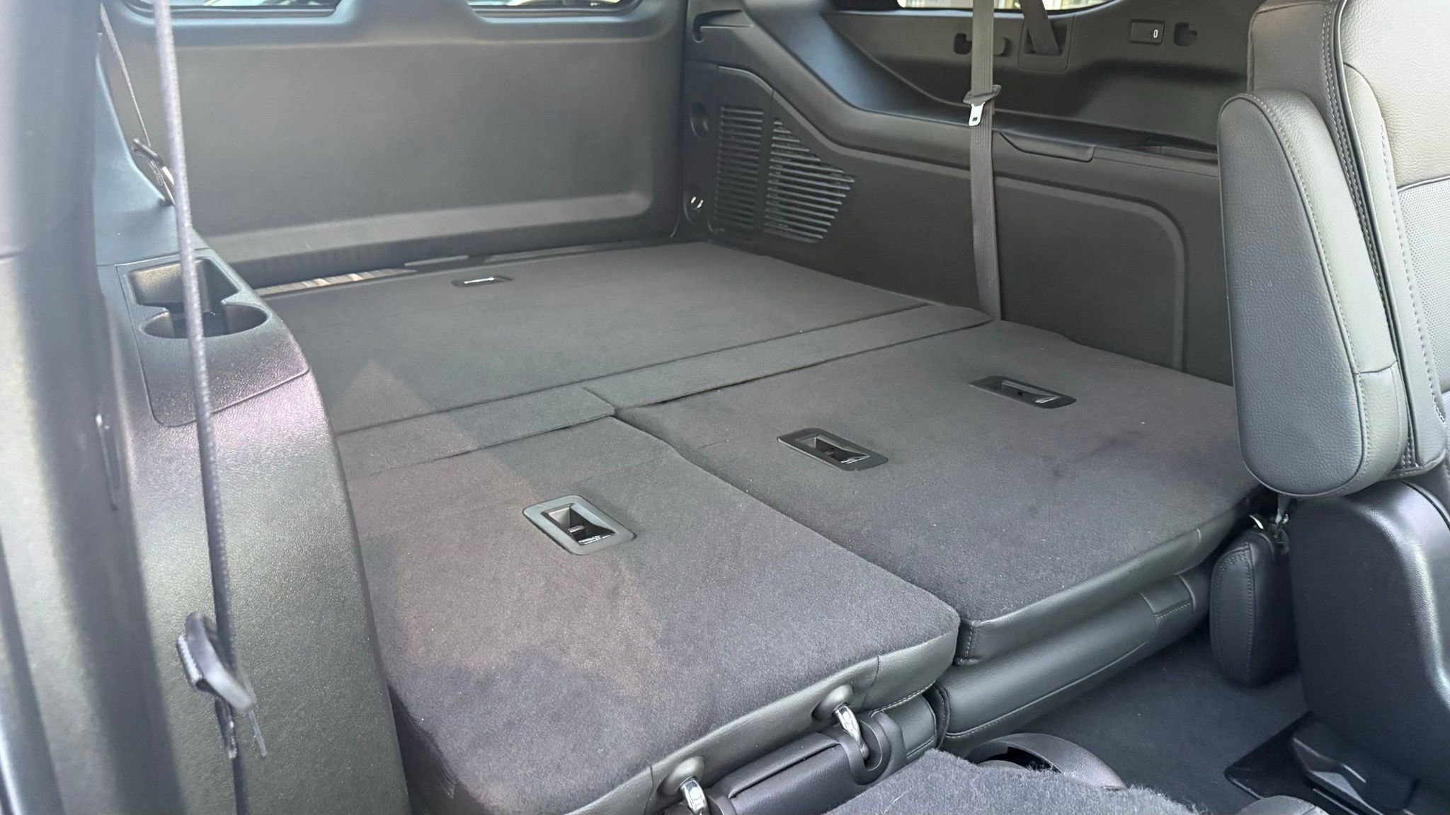 Used 2024 GMC Yukon XL Denali w/ Advanced Technology Package image 28