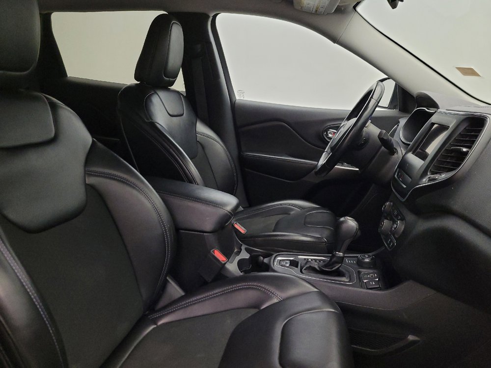 Used 2019 Jeep Cherokee Latitude Plus AWD/4WD image 21