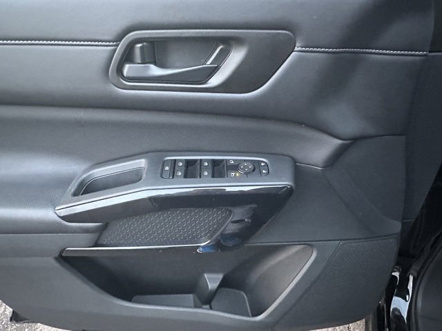 Certified 2023 Nissan Pathfinder SV w/ Black Appearance Package image 19