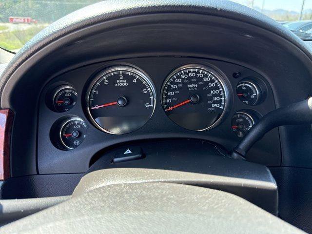 Used 2014 Chevrolet Suburban LS image 21