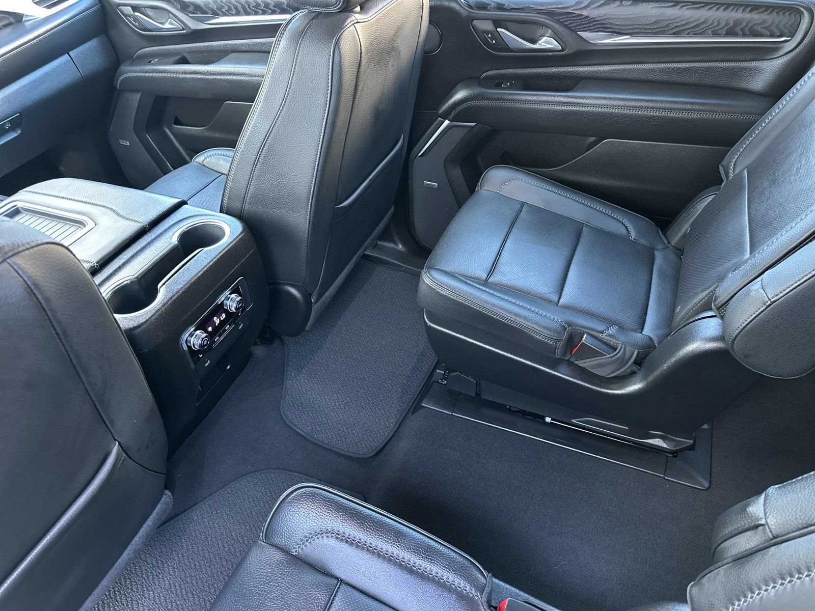 Used 2023 GMC Yukon XL Denali AWD/4WD image 12