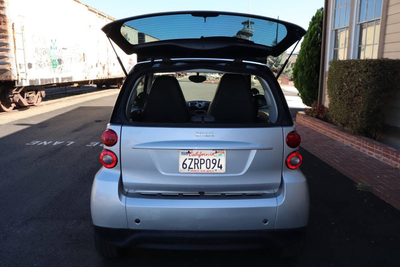 Used 2013 smart fortwo pure RWD image 28