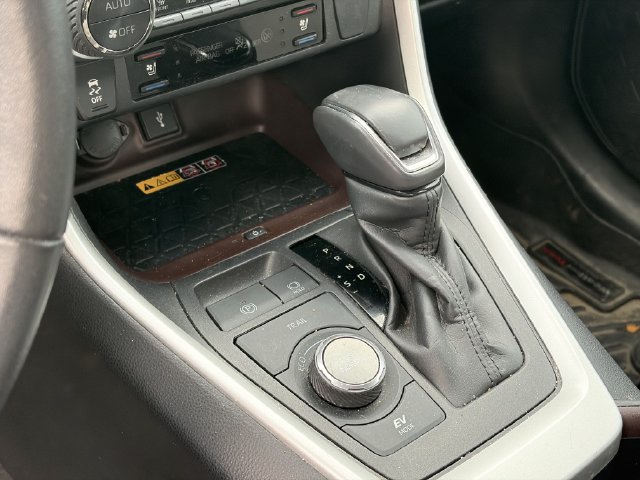 Used 2022 Toyota RAV4 Limited AWD/4WD image 7