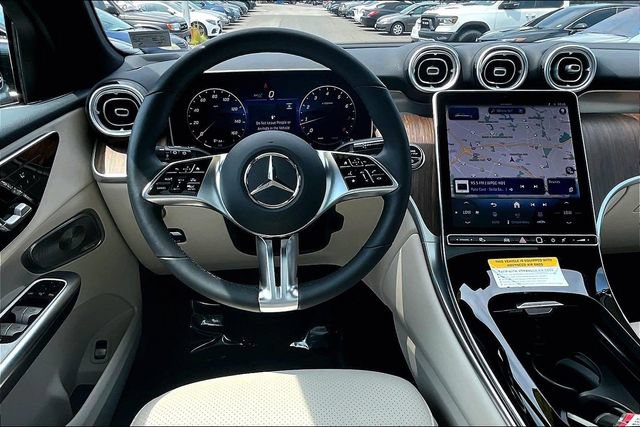 Used 2026 Mercedes-Benz GLC 300 4MATIC image 4