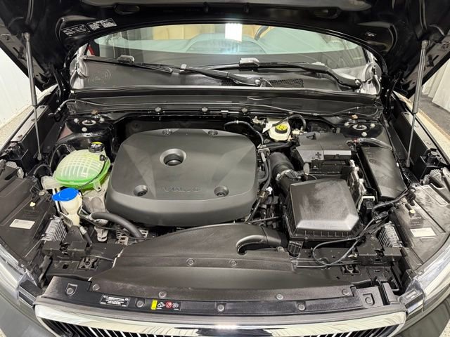 Used 2019 Volvo XC40 T5 Momentum image 26