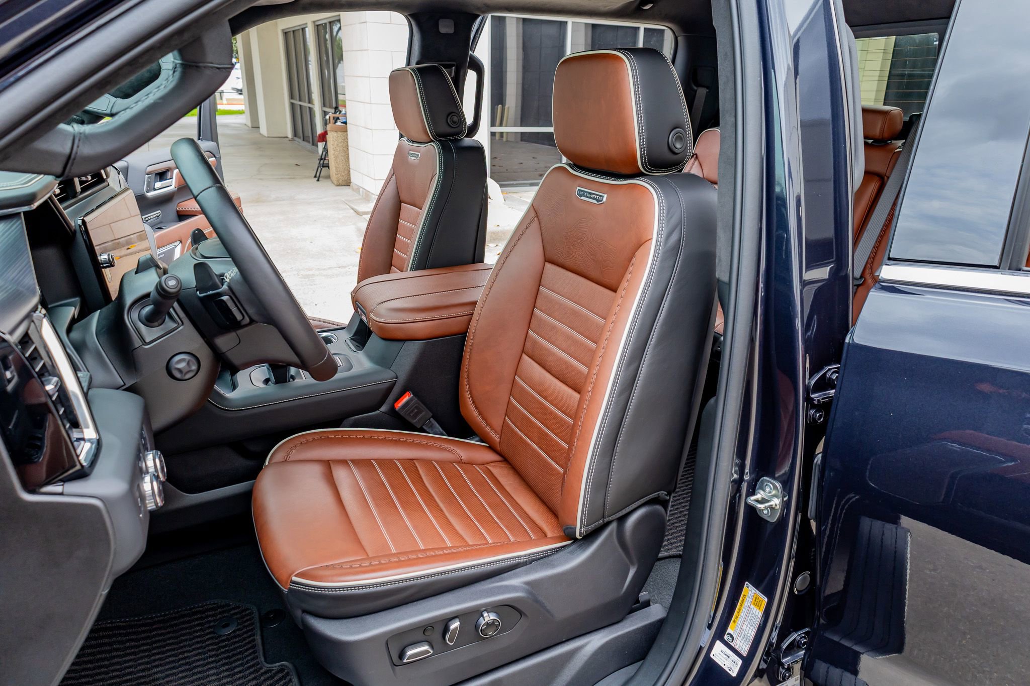 Used 2025 GMC Sierra 1500 Denali Ultimate image 30