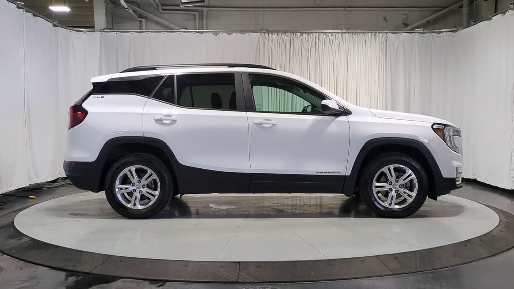 Used 2022 GMC Terrain SLE w/ Driver Convenience Package image 11