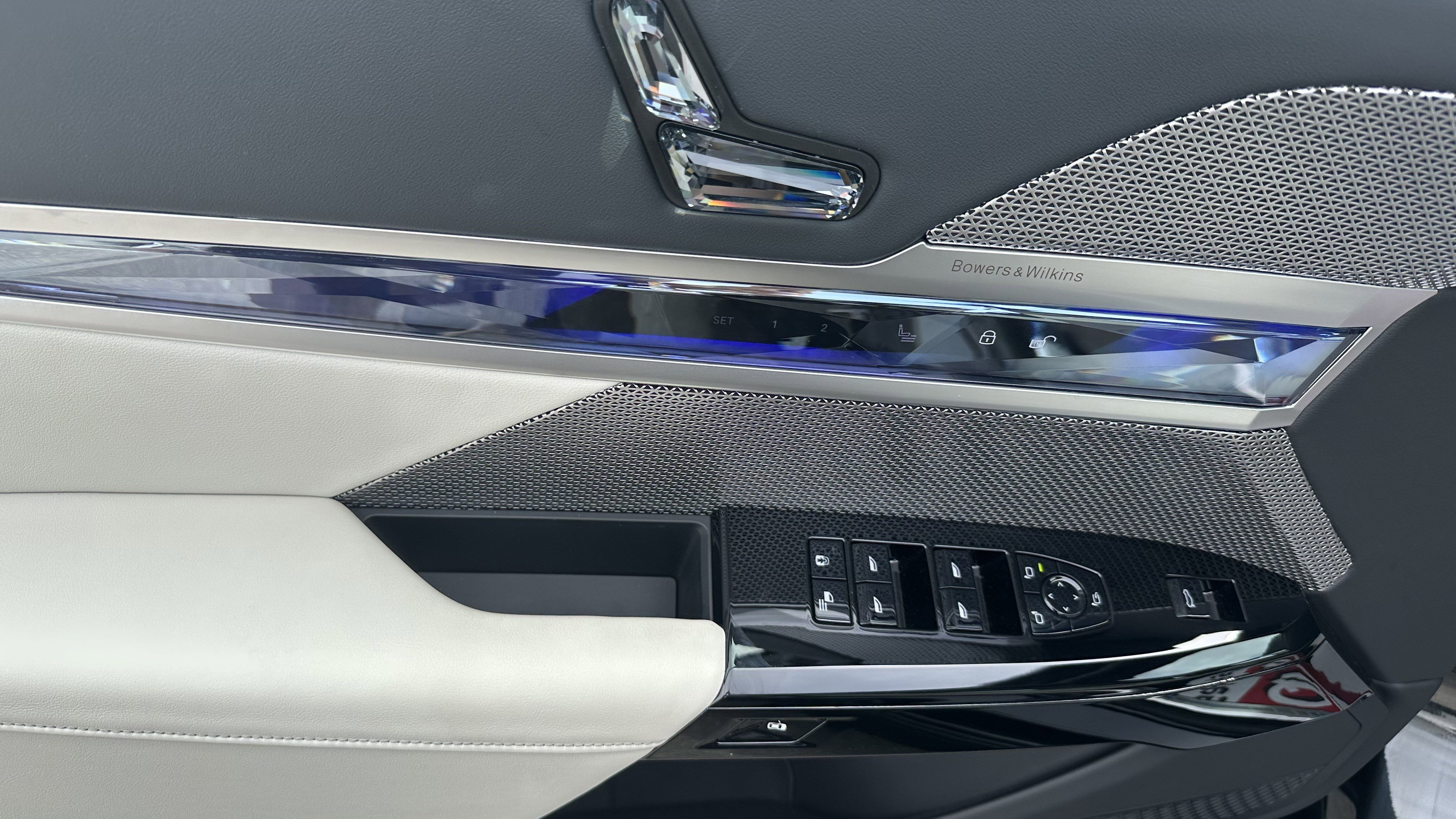 Certified 2025 BMW i7 xDrive60 w/ Premium Package AWD/4WD image 17