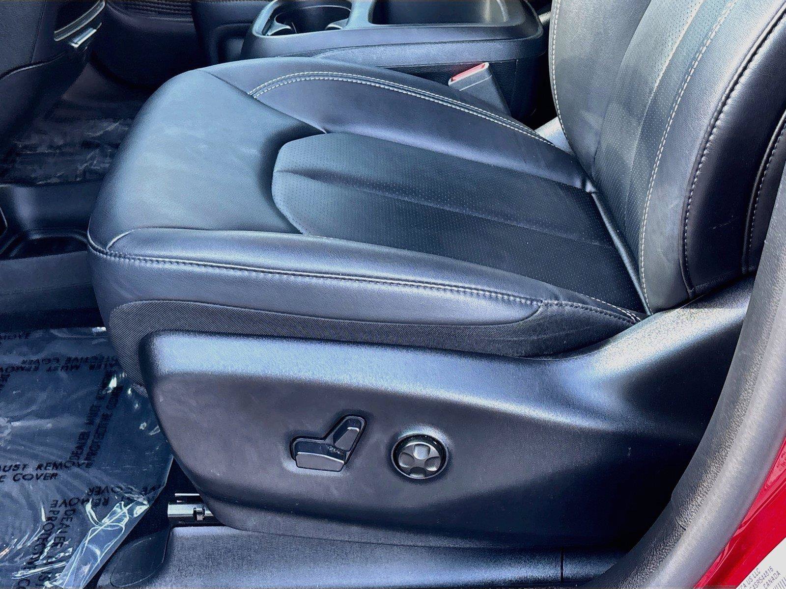 Used 2025 Chrysler Pacifica Select FWD image 18