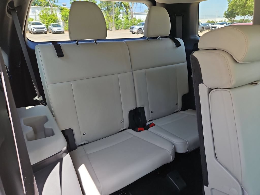 Used 2025 Hyundai Santa Fe SEL FWD image 30