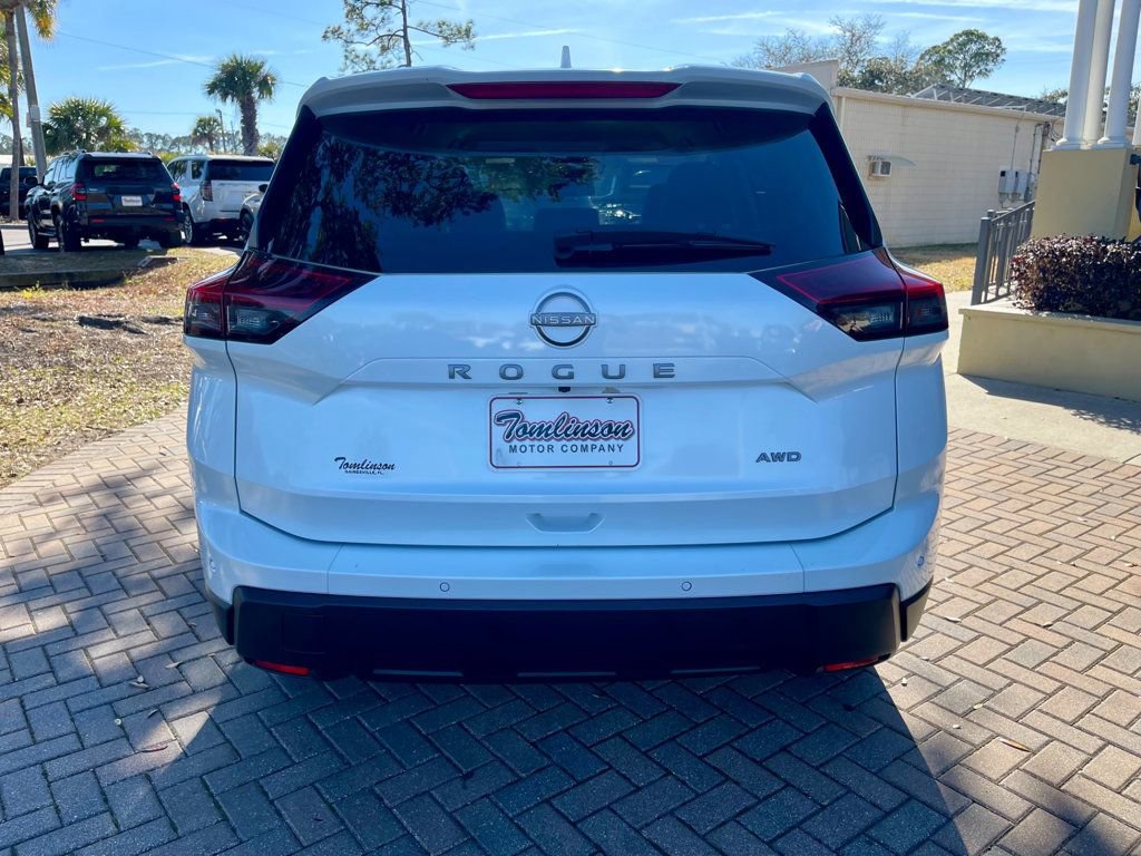 Used 2025 Nissan Rogue SV image 4