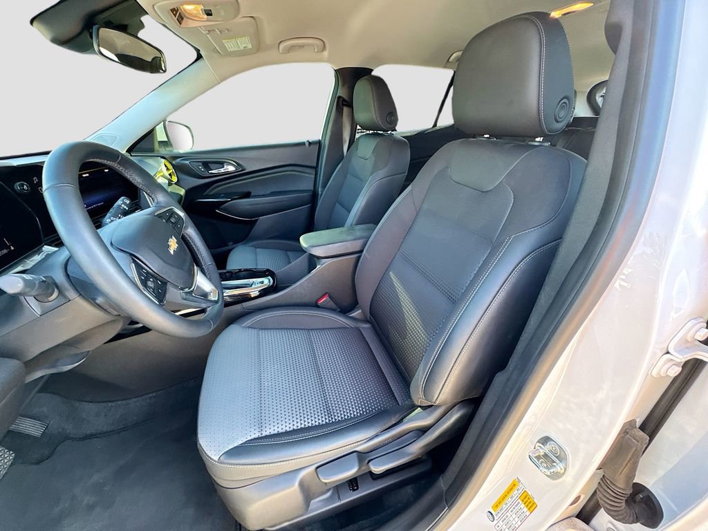 Used 2024 Chevrolet Trax LT w/ Driver Confidence Package image 18