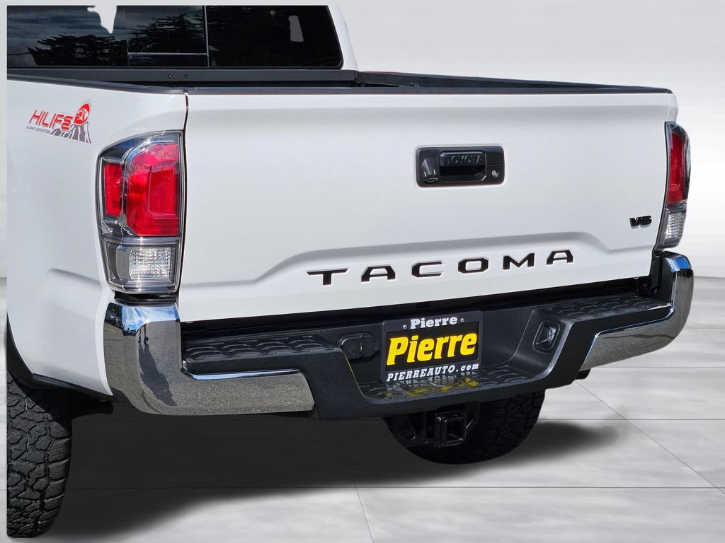 Used 2023 Toyota Tacoma TRD Off-Road w/ Black Out Package (TMS) AWD/4WD image 11