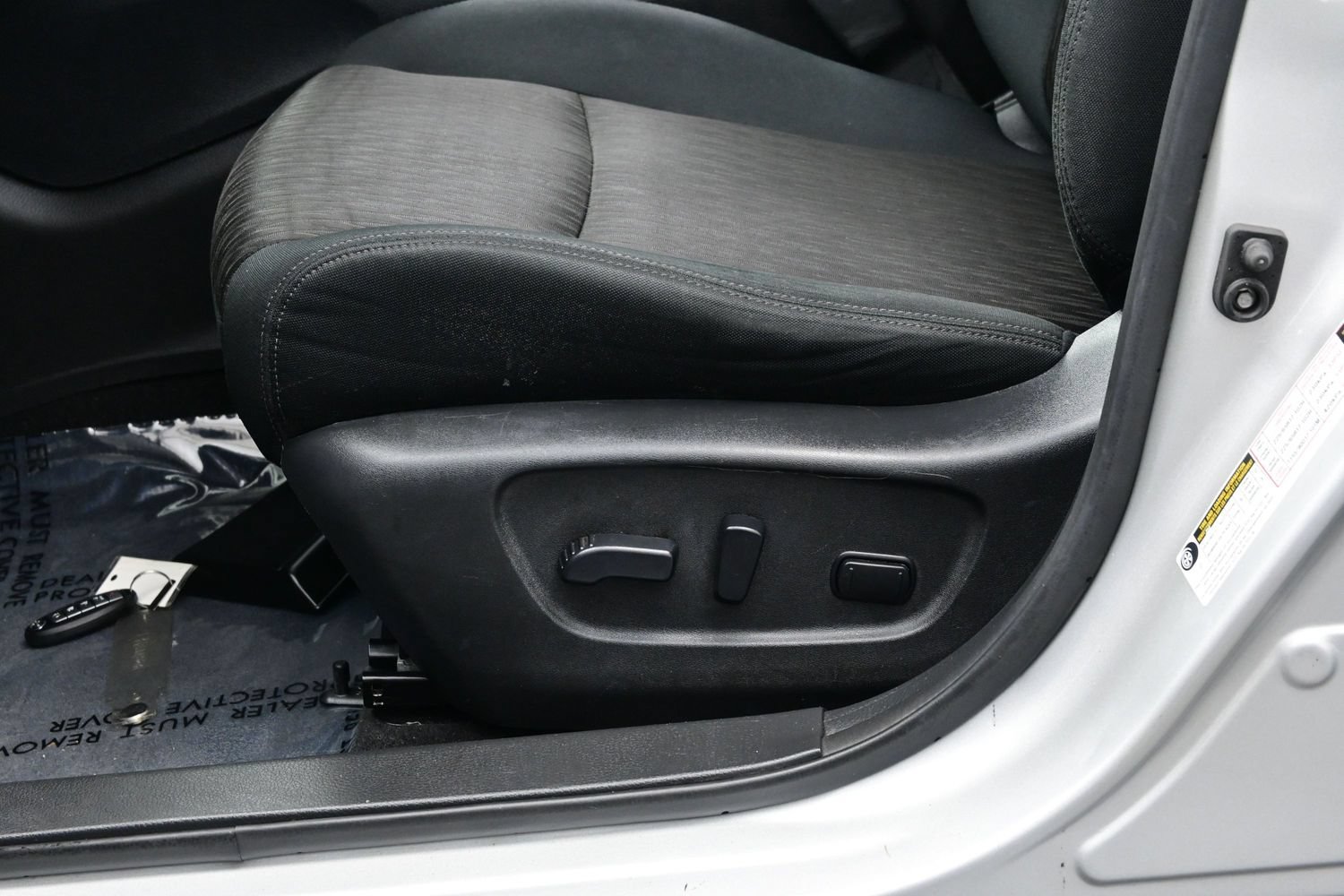 Used 2018 Nissan Rogue SV AWD/4WD image 11