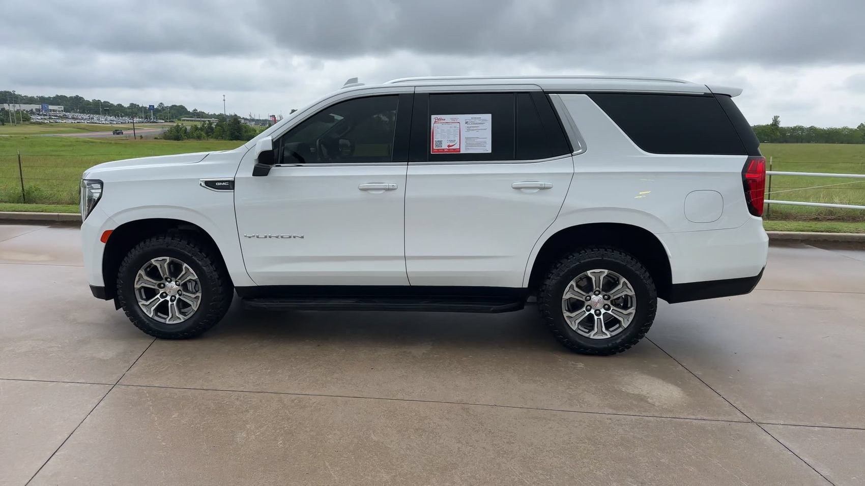 Used 2021 GMC Yukon SLE AWD/4WD image 4