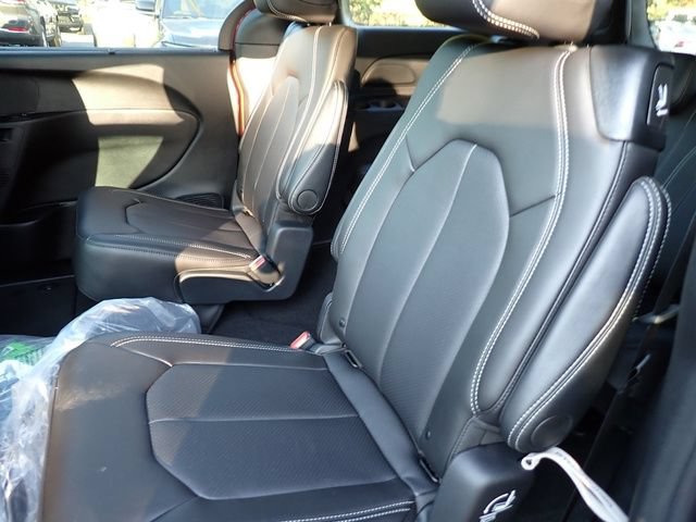 New 2026 Chrysler Pacifica Select AWD/4WD image 13