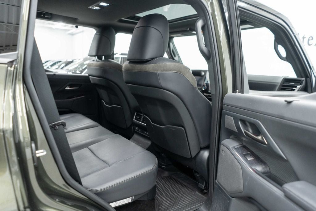 Used 2024 Lexus GX 550 AWD/4WD image 11