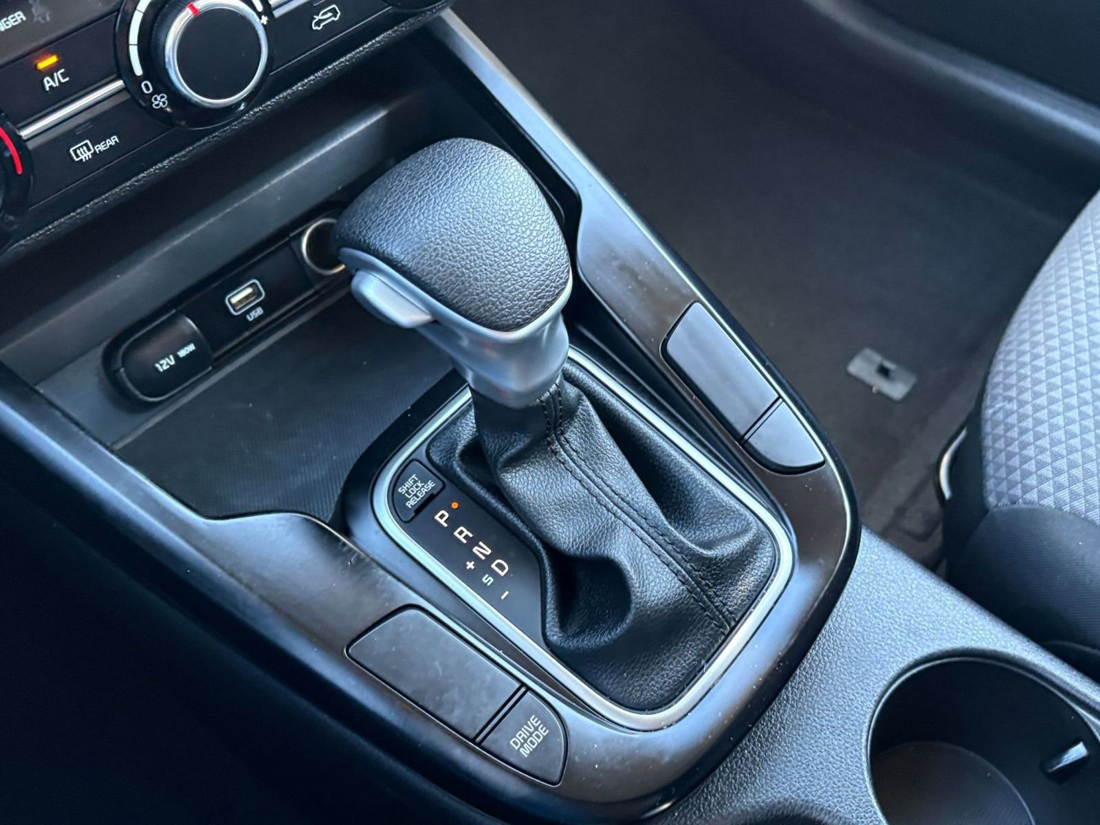 Used 2025 Kia Soul LX w/ LX Technology Package FWD image 38