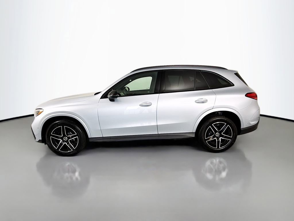 Used 2026 Mercedes-Benz GLC 300 4MATIC image 2