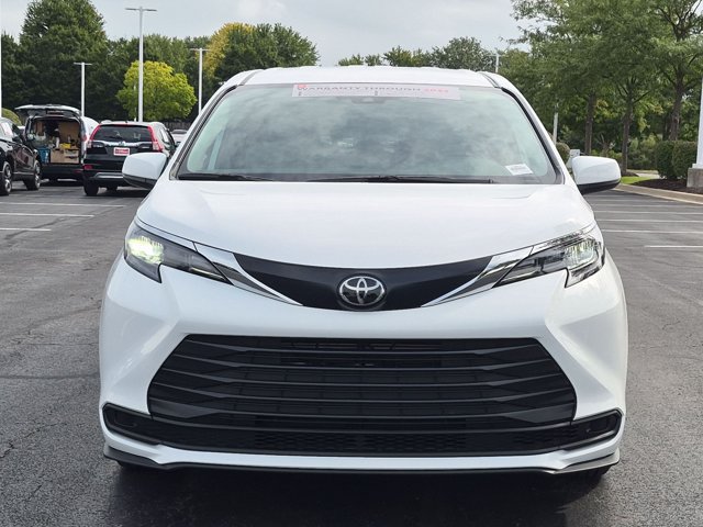 Certified 2026 Toyota Sienna LE FWD image 5