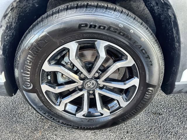 Used 2025 Toyota Corolla Cross SE image 19