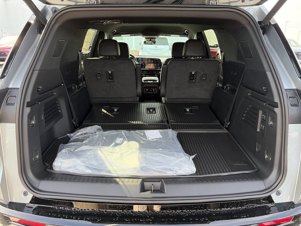 New 2027 Chevrolet Traverse RS w/ LPO, Floor Liner Package AWD/4WD image 7