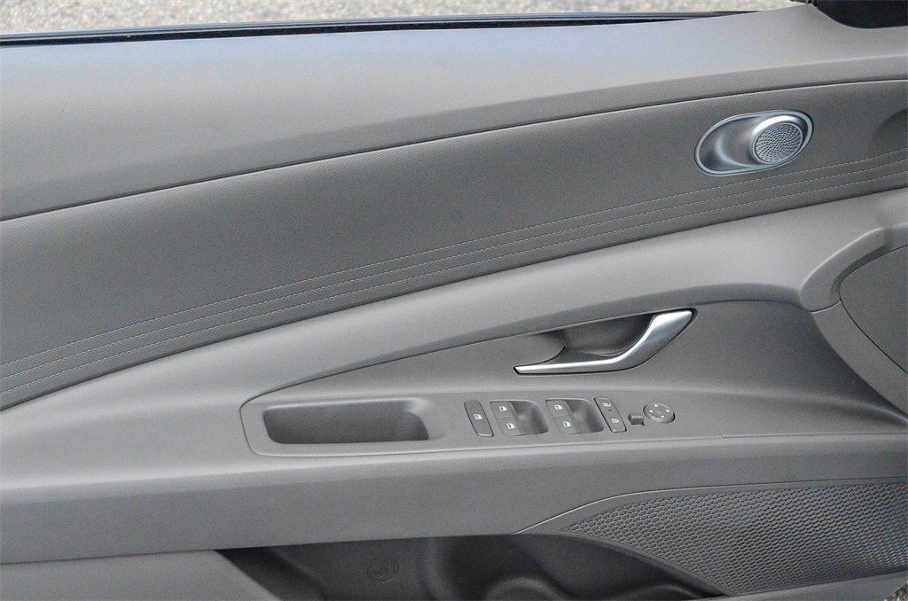 Certified 2024 Hyundai Elantra SEL image 22