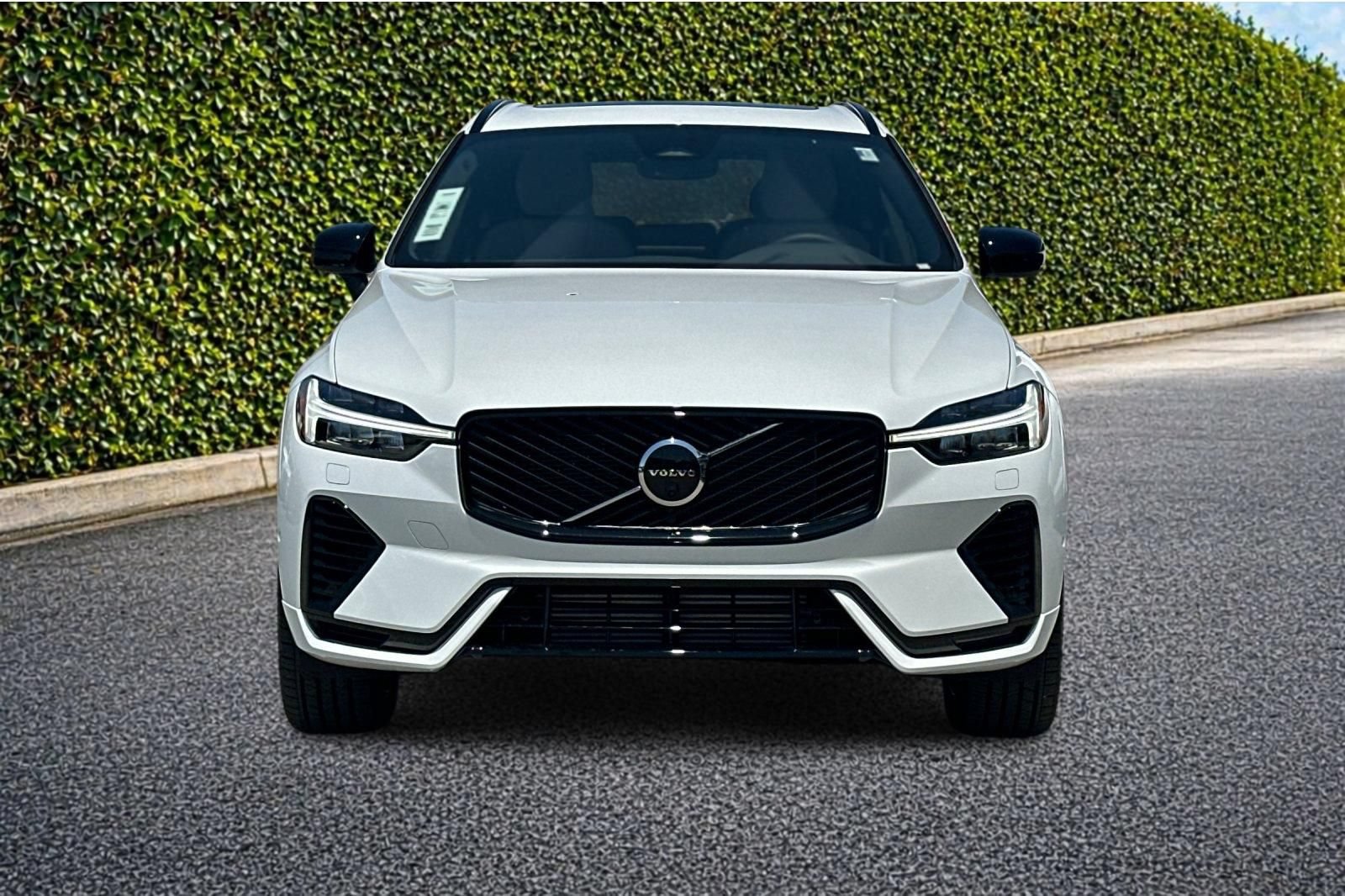 New 2026 Volvo XC60 T8 Plus w/ Protection Package Premier AWD/4WD image 9