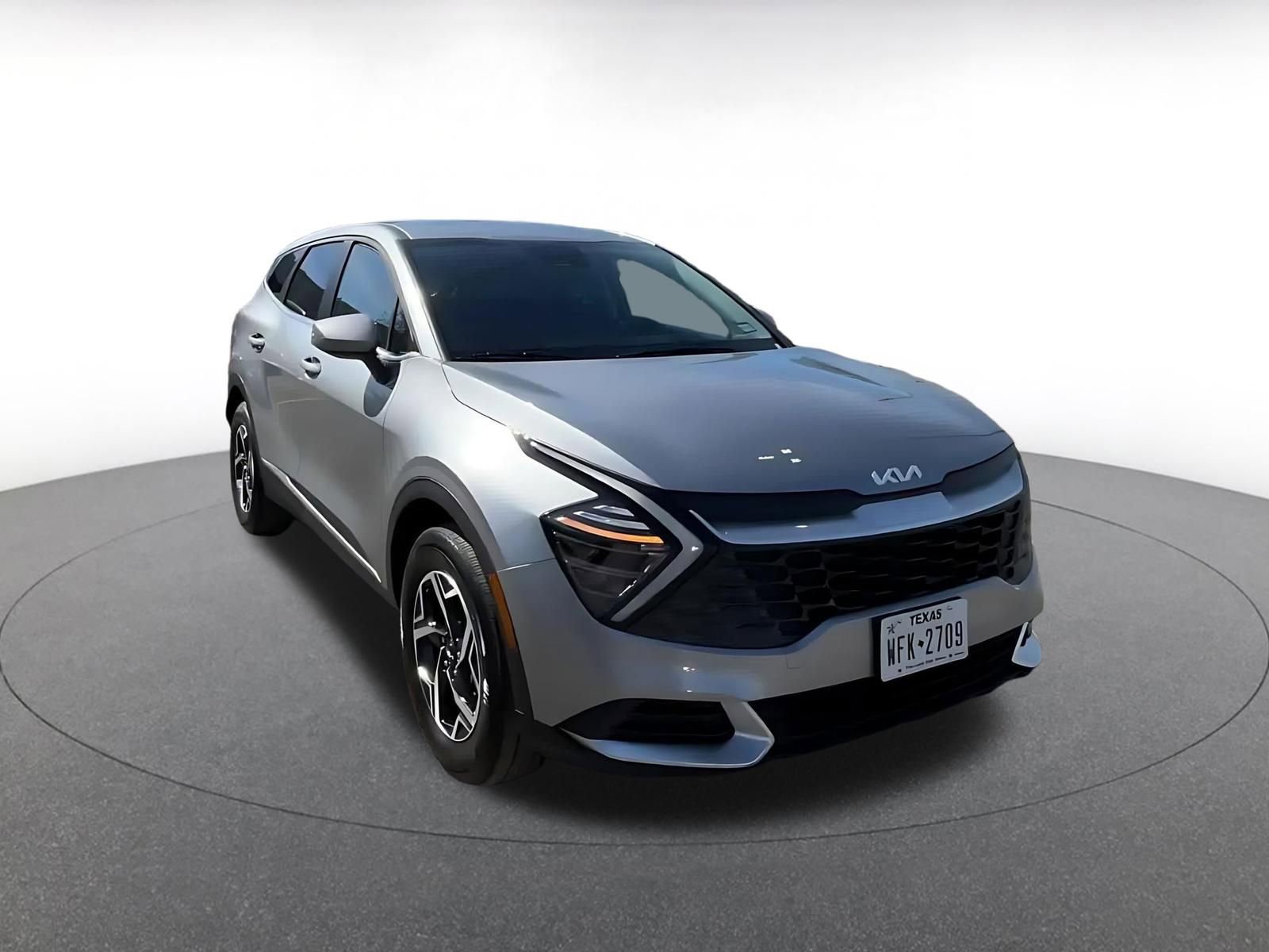 Used 2025 Kia Sportage LX image 3