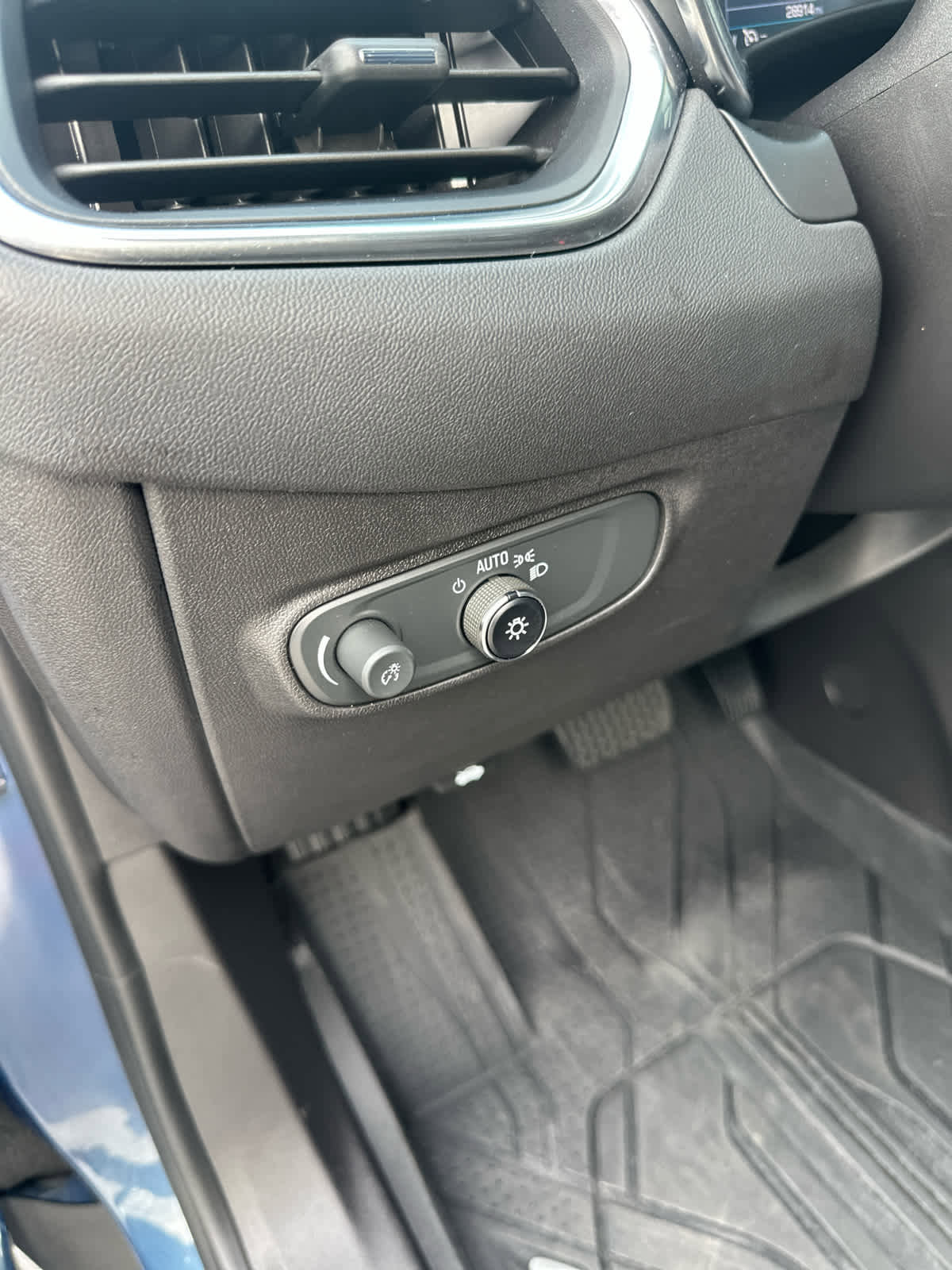Used 2024 Chevrolet Equinox LT w/ LPO, Floor Liner Package FWD image 19