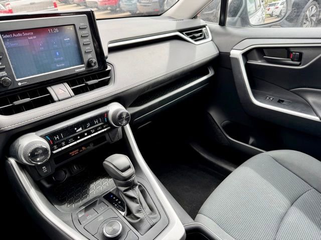 Used 2020 Toyota RAV4 LE AWD/4WD image 36