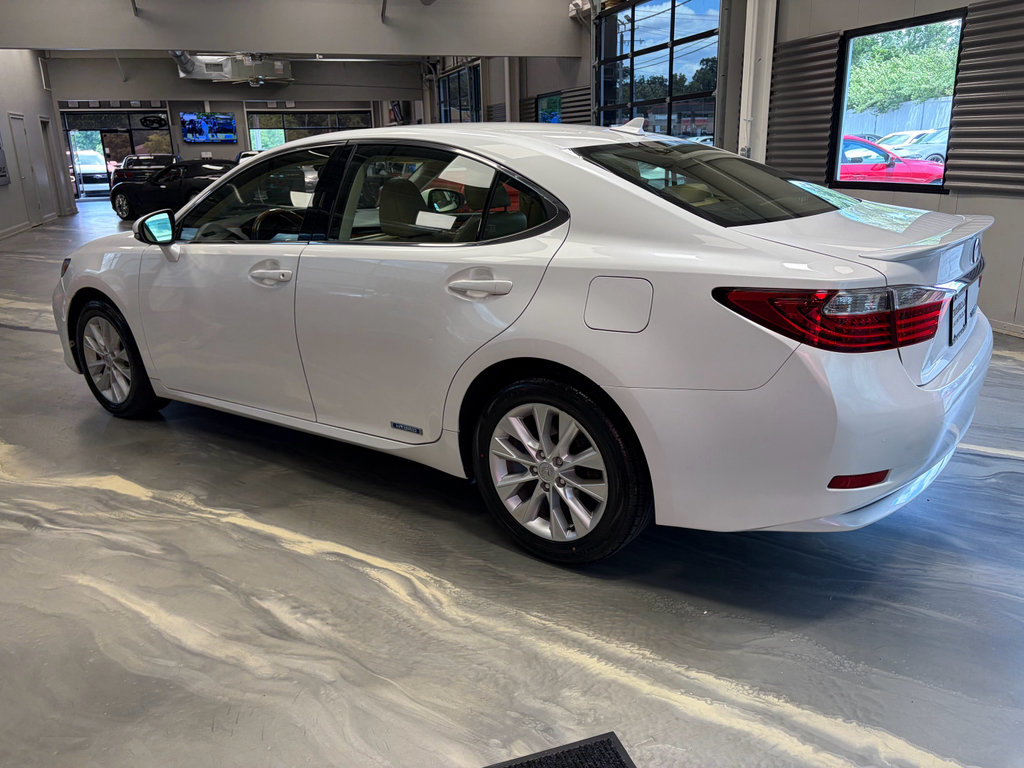 Used 2013 Lexus ES 300h w/ Luxury Pkg FWD image 36