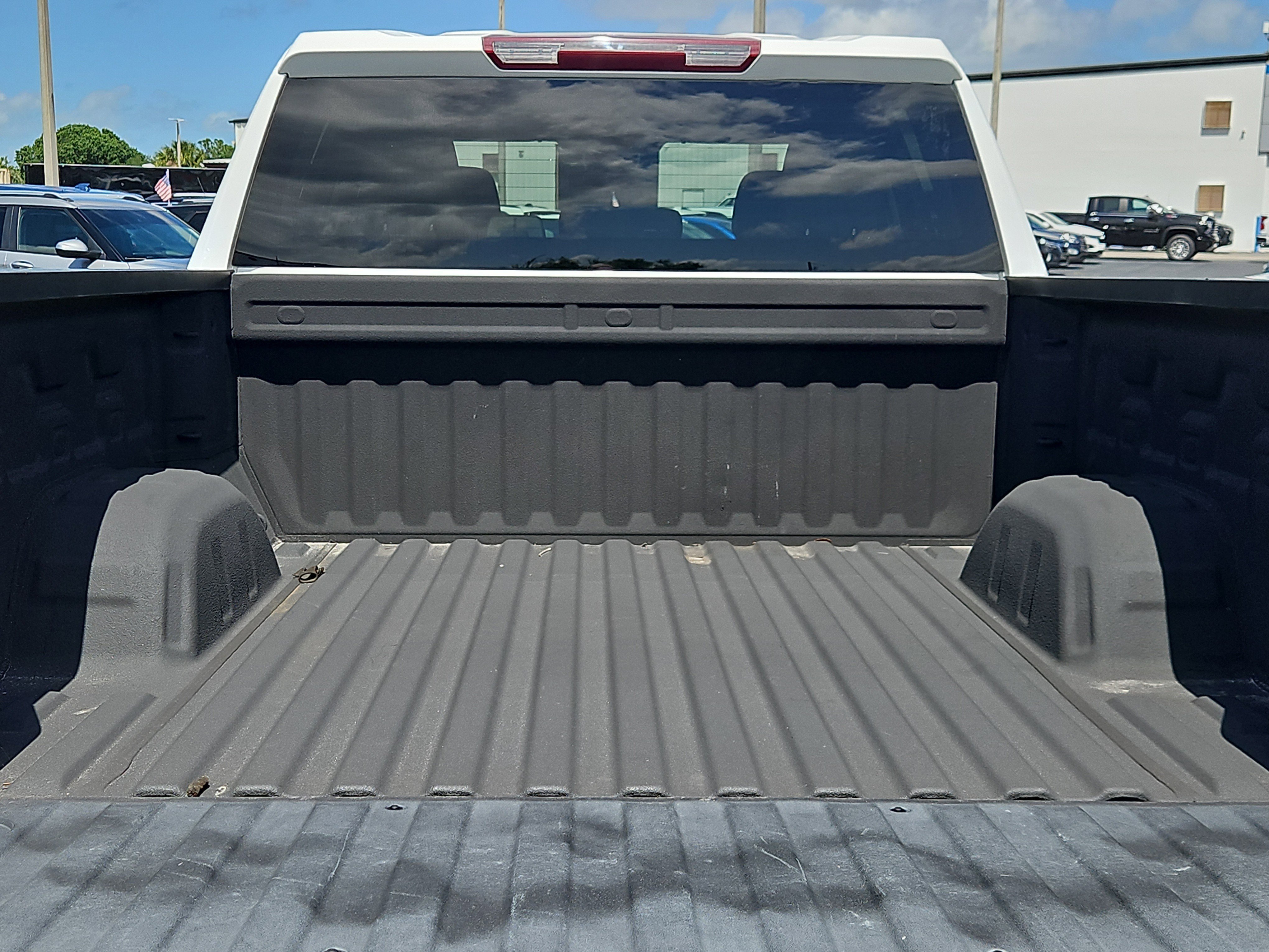 Used 2023 Chevrolet Silverado 1500 LT AWD/4WD image 7