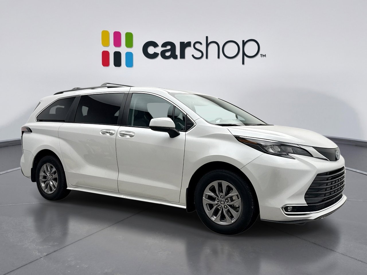 Used 2024 Toyota Sienna XLE image 7