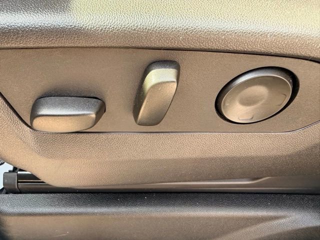 Used 2025 Chevrolet Suburban High Country image 19