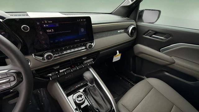 Used 2026 Chevrolet Colorado ZR2 w/ Technology Package AWD/4WD image 24