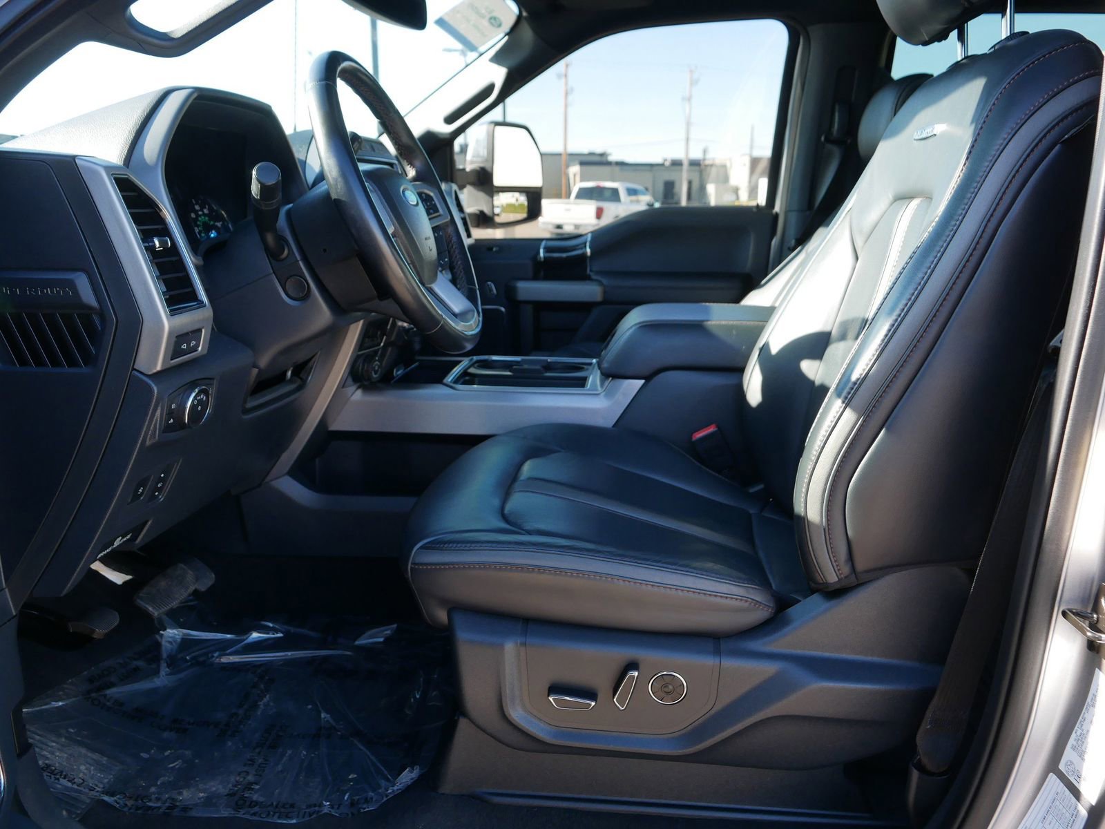 Certified 2022 Ford F250 Platinum w/ FX4 Off-Road Package image 15