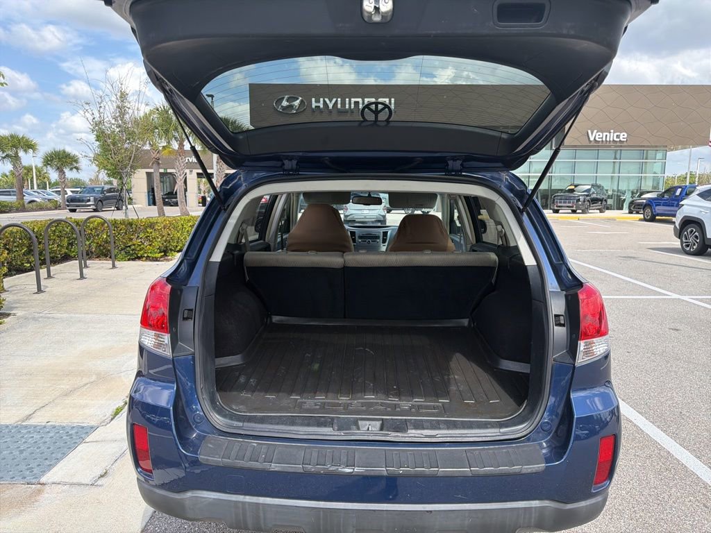 Used 2010 Subaru Outback 2.5i Premium AWD/4WD image 6