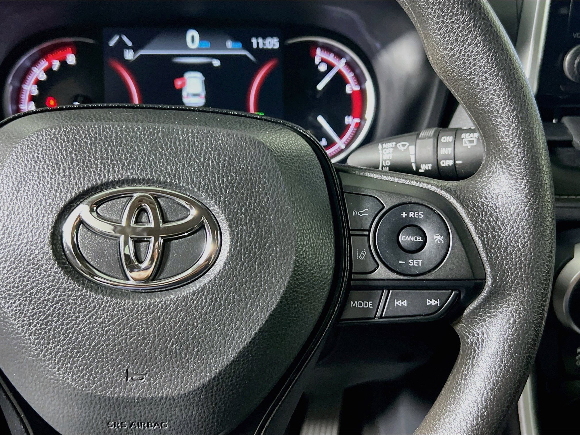 Used 2025 Toyota RAV4 XLE AWD/4WD image 19