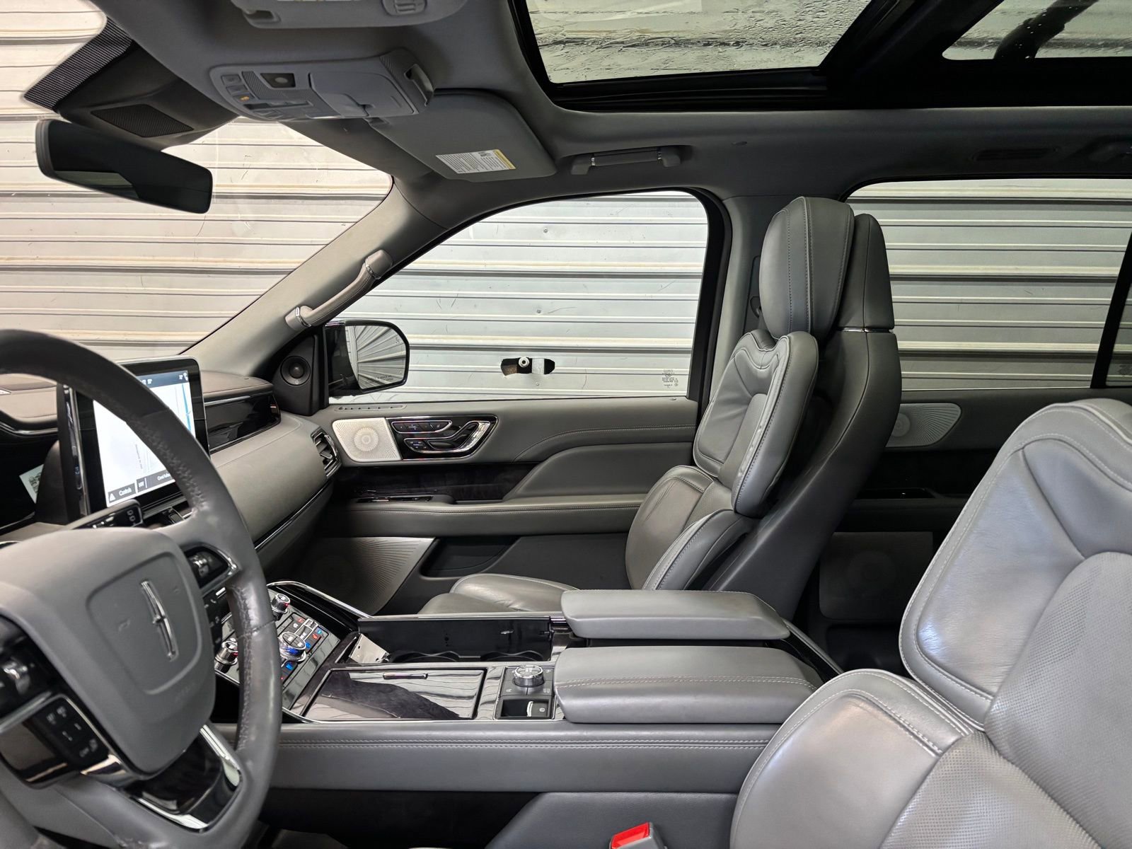 Used 2019 Lincoln Navigator L Reserve image 21