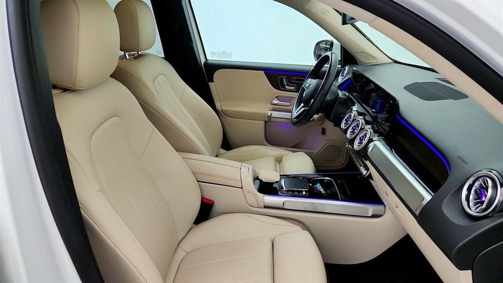 Used 2023 Mercedes-Benz GLB 250 4MATIC w/ Premium Package image 22