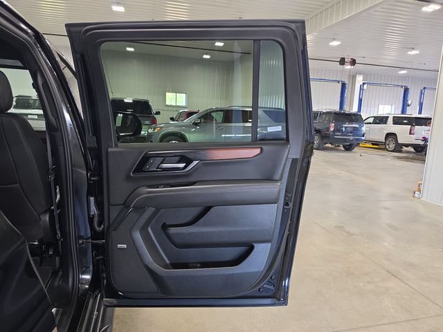 Used 2025 GMC Yukon XL Denali AWD/4WD image 30