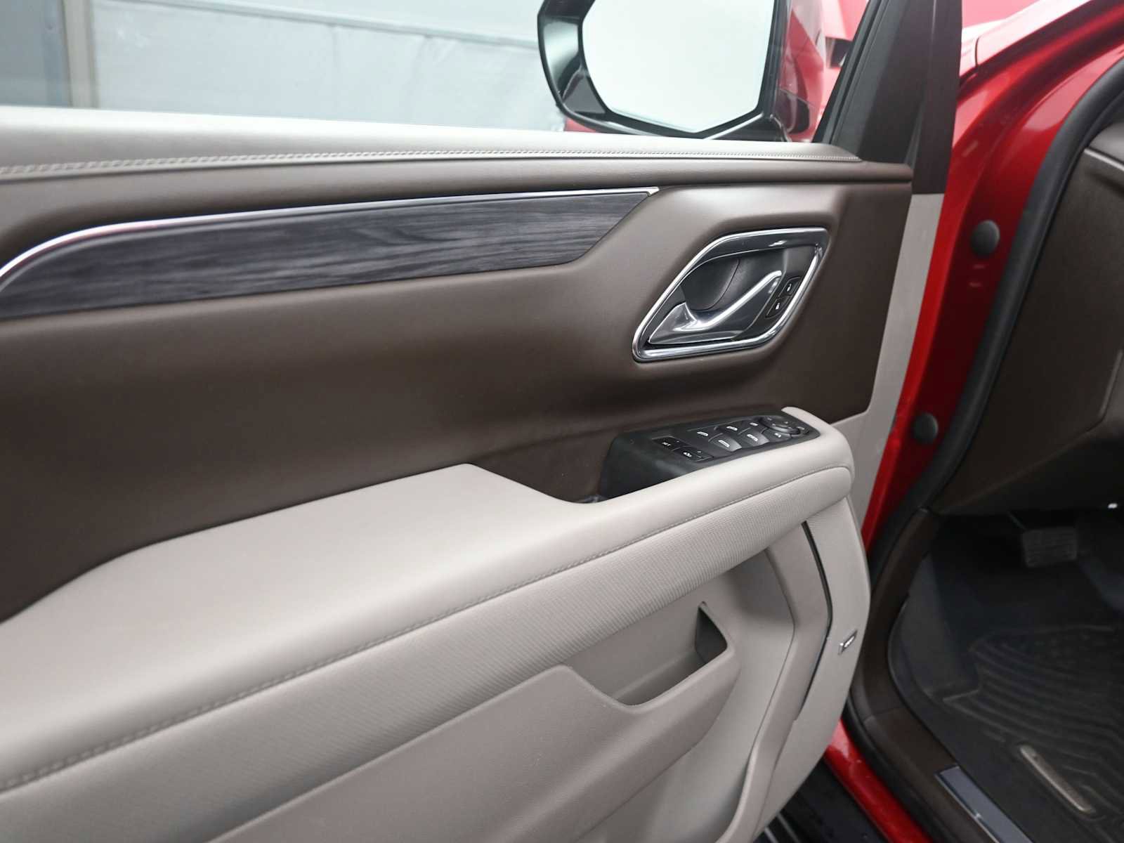 Used 2023 GMC Yukon XL SLT w/ SLT Premium Package image 11