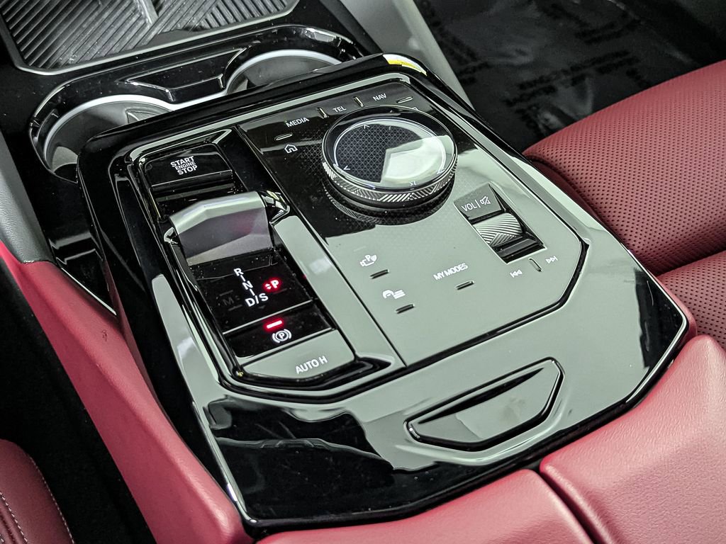 Used 2025 BMW 530i xDrive w/ Premium Package image 38