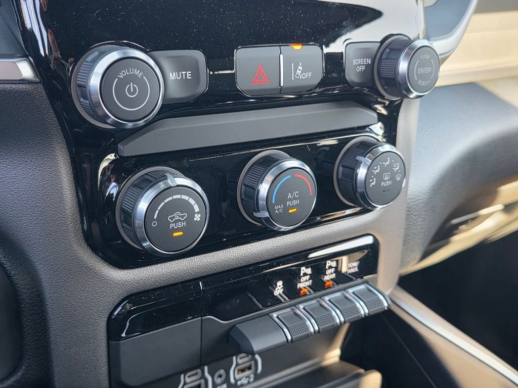New 2026 RAM 1500 Big Horn w/ Night Edition AWD/4WD image 18