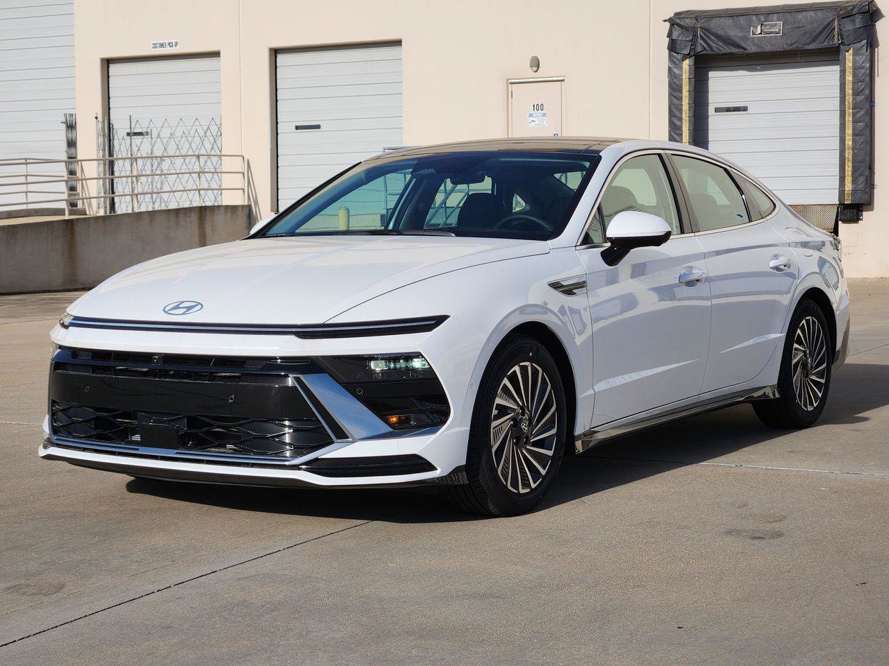 New 2026 Hyundai Sonata Limited FWD image 2