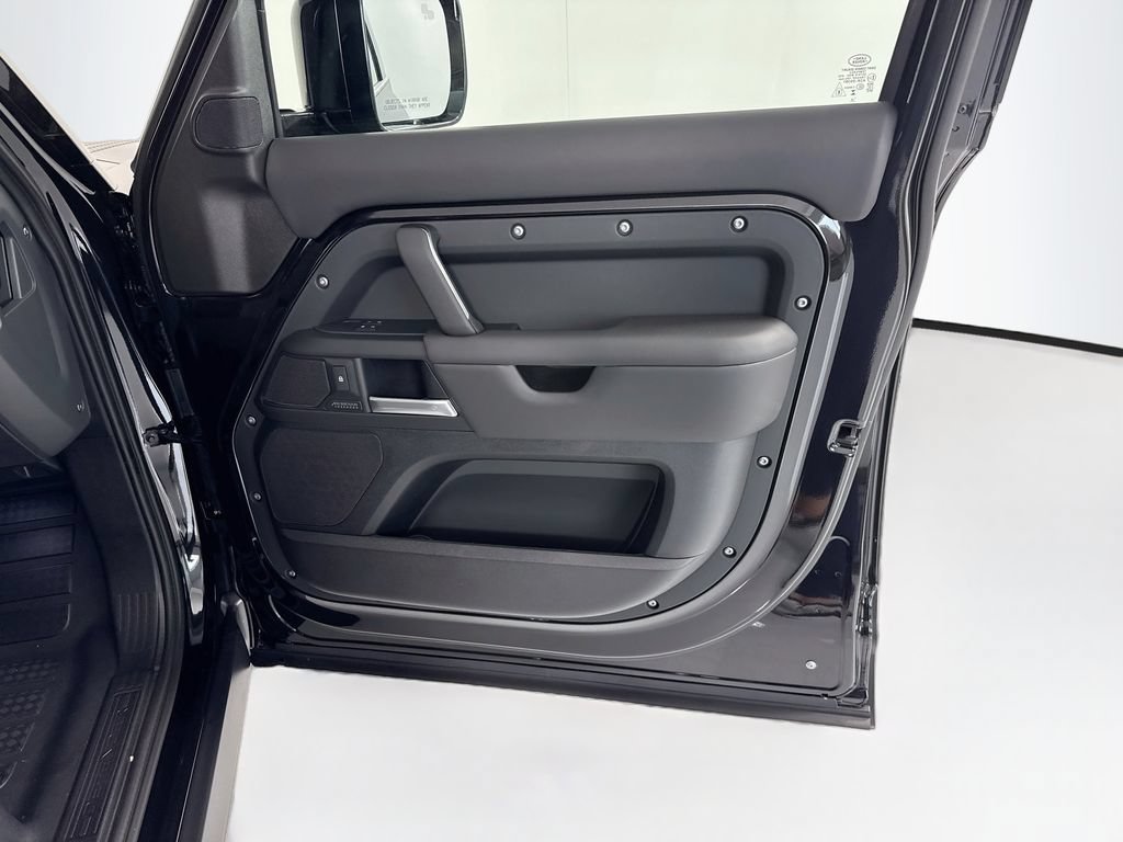 New 2026 Land Rover Defender 110 X-Dynamic SE AWD/4WD image 25